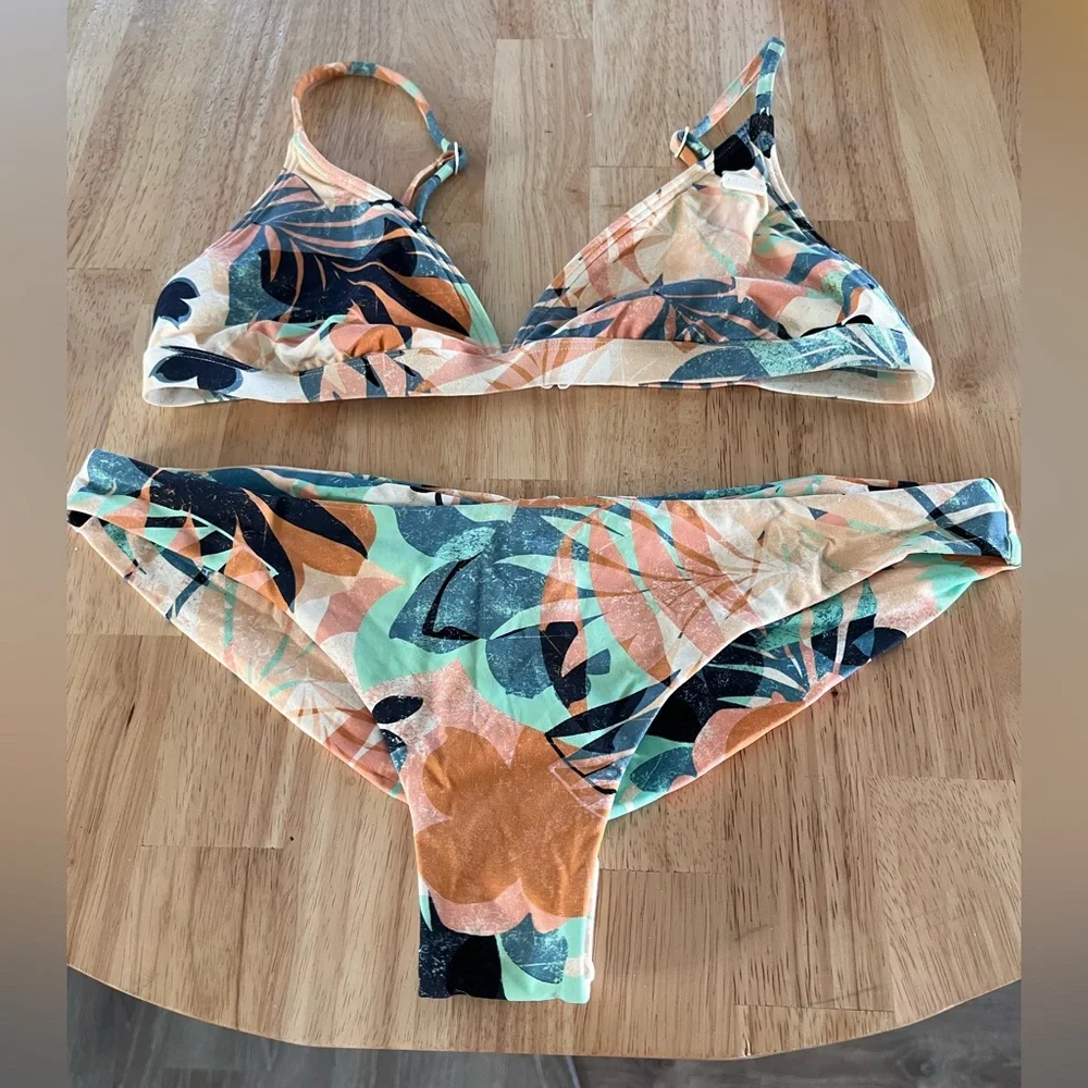 Small Roxy Bikini - Picture 2 of 3